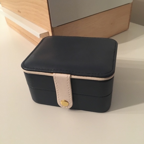 Jewelry box - Picture 2 of 3